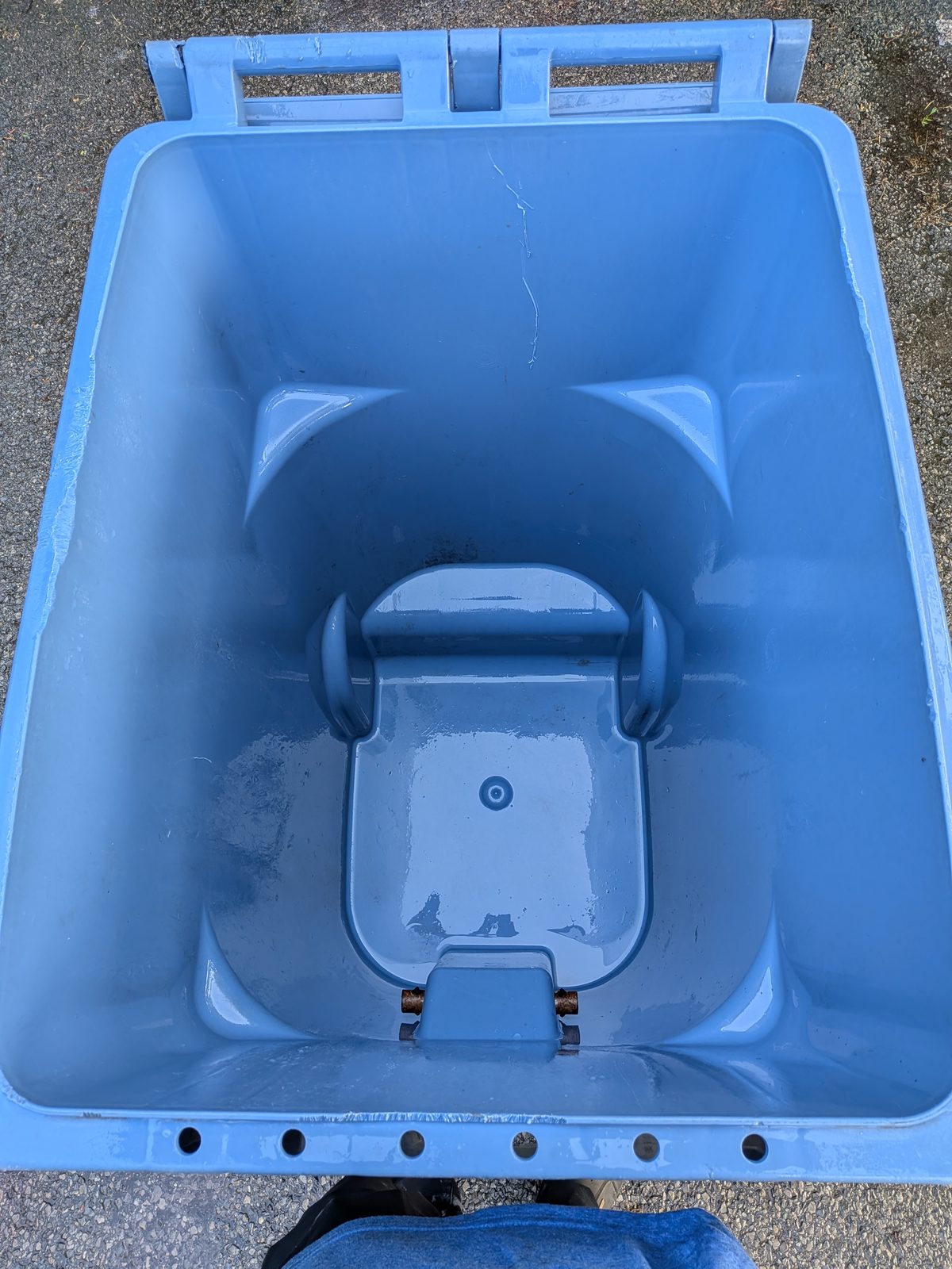 The same bin scrubbed out and rinsed clean